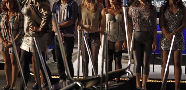 'Salve Jorge': Riva manda reunir as traficadas na boate