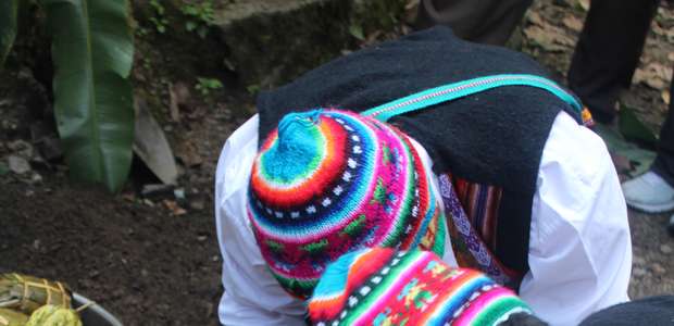 Veja como é feita a pachamanca, prato típico do Peru