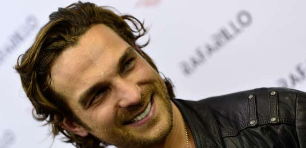 "Merece umas porradas", diz ator que vive vilão em ...