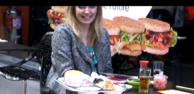 Controlado por iPad, robô voador "trabalha" de garçom