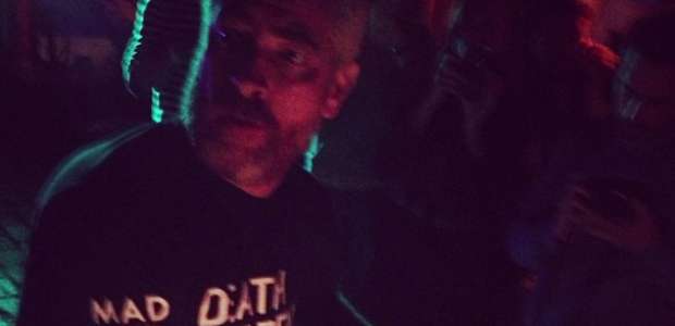 Alex Atala mata e depena galinha no palco de simpósio de ...