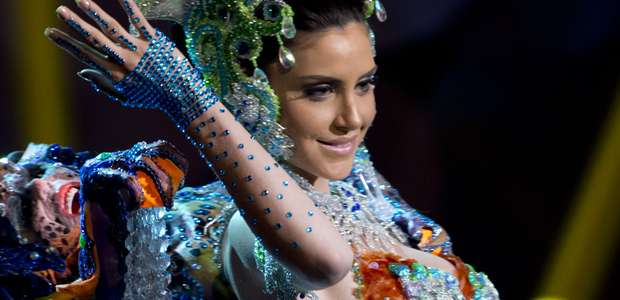 Candidatas a Miss Brasil causam euforia em desfile de ...