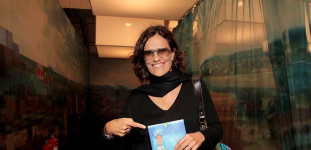 Zélia Duncan assiste 'The Voice' e critica o programa