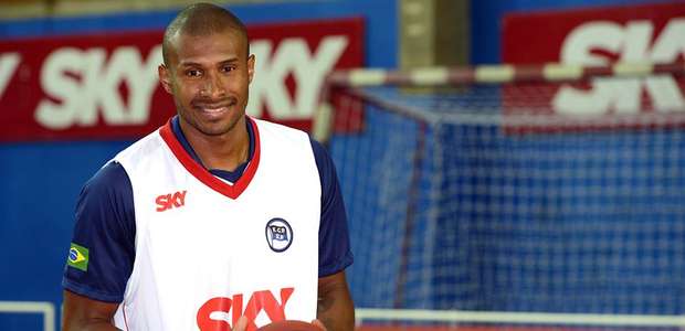 Em vídeo, Leandrinho agradece ao Pinheiros e garante ...