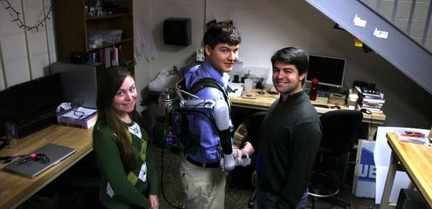 Estudantes criam braço robótico capaz de ampliar força ...