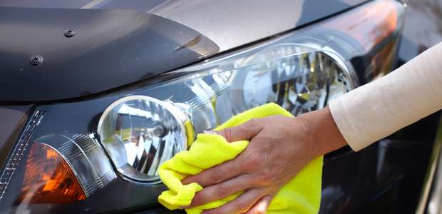 Solução caseira resolve amarelados dos faróis; saiba mais