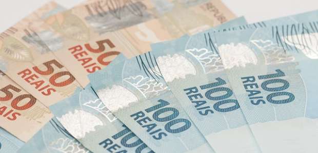 Dinheiro em espécie é opção mais barata após aumento do IOF