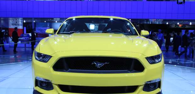 Detroit: Ford estuda trazer o Mustang, rival do Camaro, ...