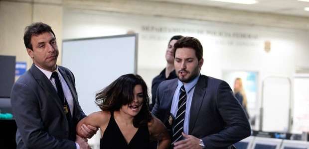 'Amor à Vida': Aline é presa no avião antes de decolar ...