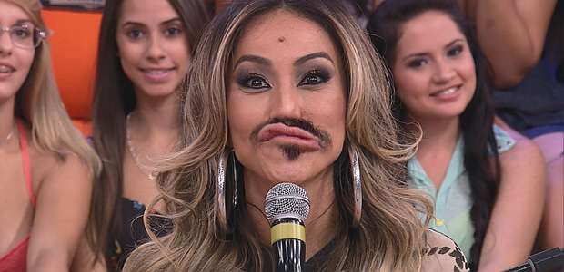 Sabrina Sato se diverte em programa da Record