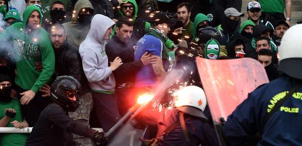 Panathinaikos é campeão em jogo marcado por violência