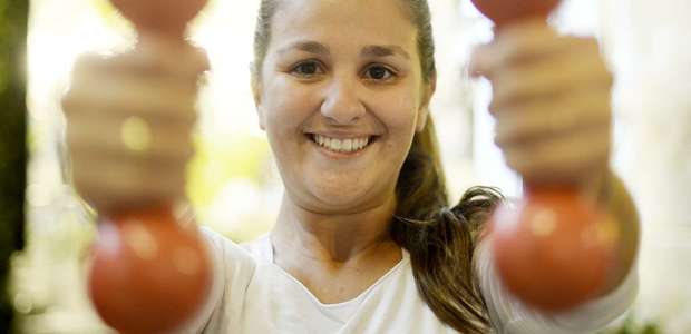 Para caber no vestido, noivas pagam até R$ 2,3 mil por ajuda