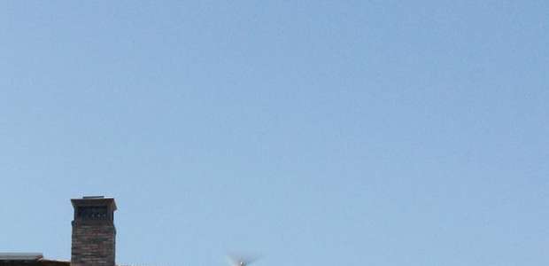 EUA: champanhe é entregue por drone em hotel na Califórnia