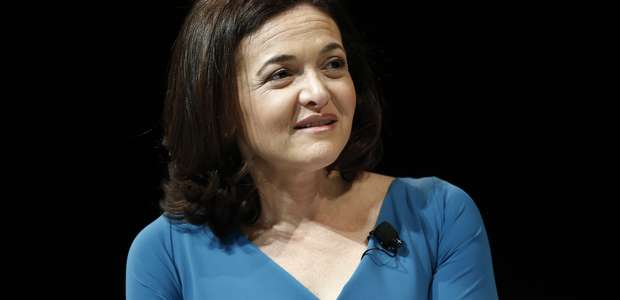 Facebook: Fiz festa de 30 anos para Zuckerberg, diz diretora