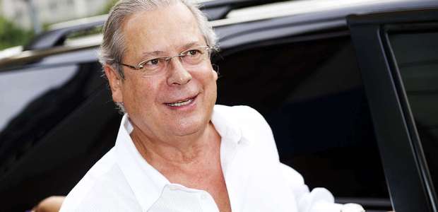 Dirceu deixa cadeia para 1º dia de trabalho em escritório