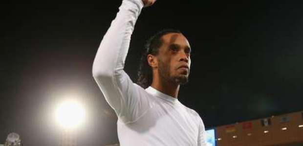Ronaldinho pode atuar em time de Kaká na MLS, afirma jornal