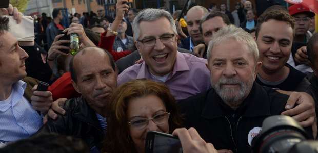 Lula dá "última cartada" com Padilha para evitar vexame