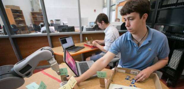 Homens preferem receber ordens de robôs do que de chefes