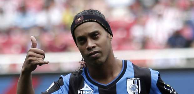 Ronaldinho perde jogo por infecção, e Querétaro é eliminado