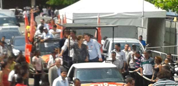 Em ataque a Aécio, Dilma diz que lado tucano é do desemprego