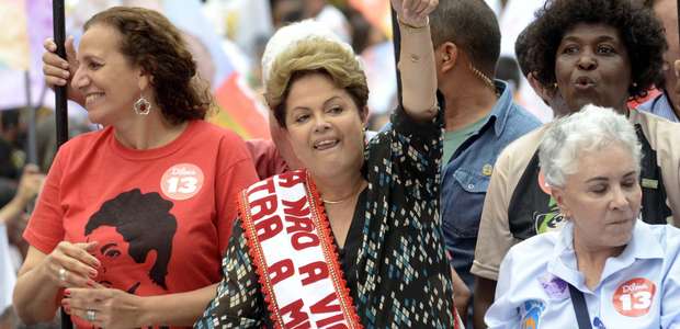 Dilma diz para povo mostrar que conquistas não serão tiradas
