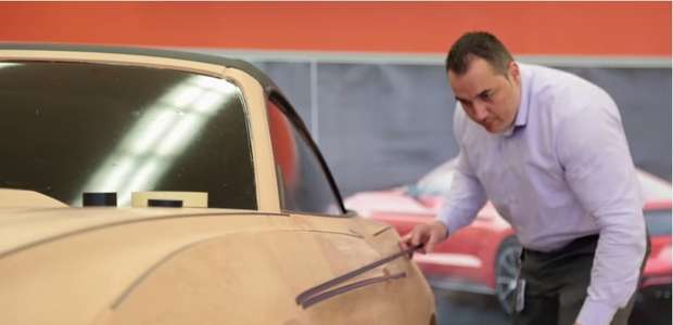 Salão do Automóvel mostra criação de carro com argila