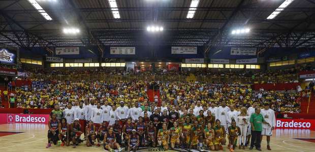 Sem chance! Brasil domina gringos e fatura Jogo das Estrelas