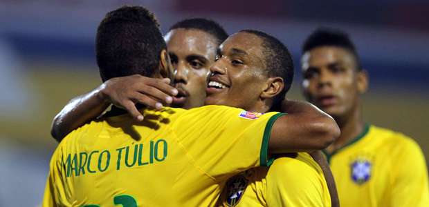 Sul-Americano: com três de pontepretano, Brasil vence Peru