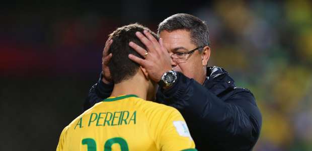 Técnico lamenta derrota de Brasil "melhor em tudo" na final