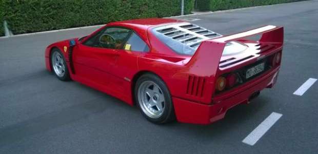 Ferrari F40 é vendida por R$ 4,3 mi em leilão e bate recorde