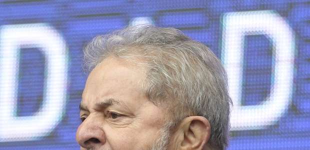 Lula recebe título de cidadão honorário de Paris