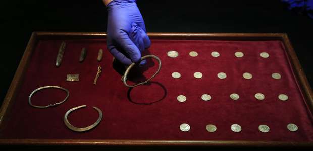 Exhiben en Londres tesoro vikingo que data del siglo IX