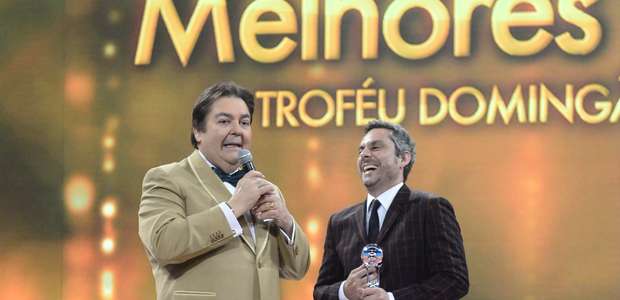 Melhores do ano do Faustão acaba em protesto político