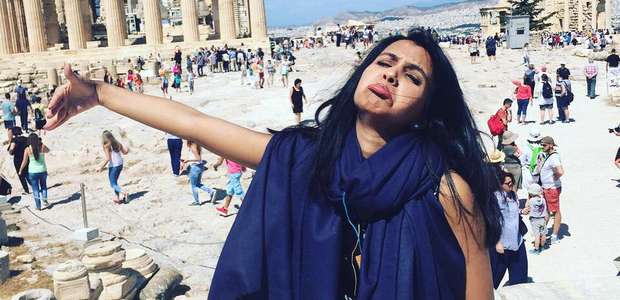 Mulher faz fotos hilárias após curtir lua de mel sem marido