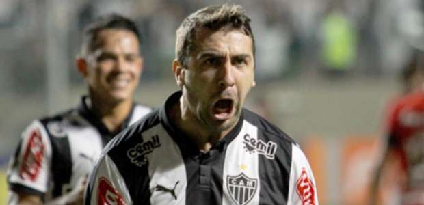 Pratto interessa ao Sevilla e pode ser companheiro de Ganso