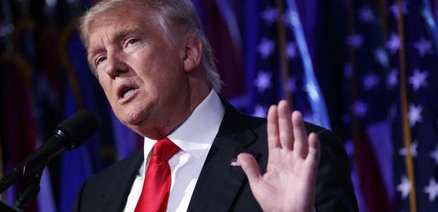 Trump no investigará a Clinton por correos electrónicos