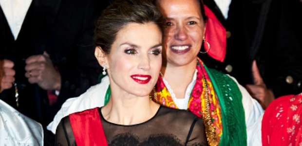 La reina Letizia conquista Portugal con un vestido de ...