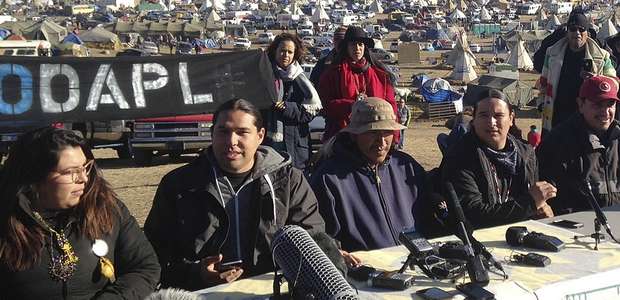 Protestas por oleoducto tensan sistema de tribunales en N.D.