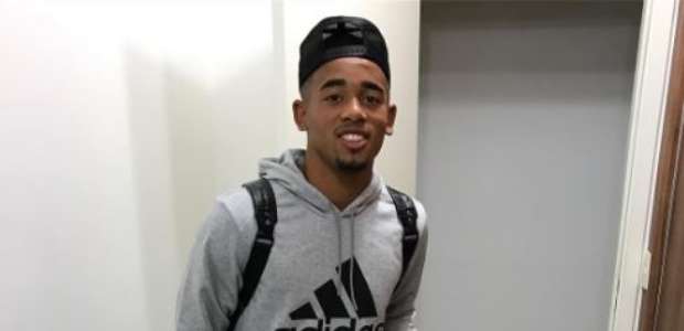 Gabriel Jesus chega a Manchester e pode estrear na sexta