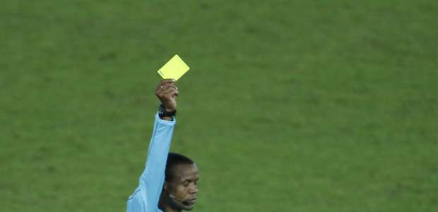 Kashima reclama de árbitro: "não foi valente" para expulsão