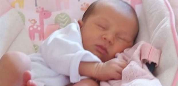 Lizi Benites compartilha foto fofa da filha na web