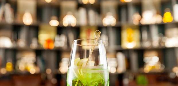 Tim-tim! Aprenda a preparar drinques com espumante