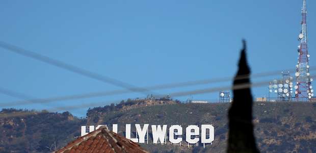 Homem muda letreiro de Hollywood para fazer alusão a maconha
