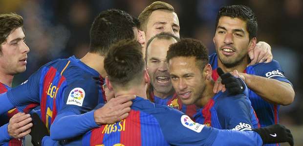 Neymar decide, Barça quebra "maldição" e fica perto da semi