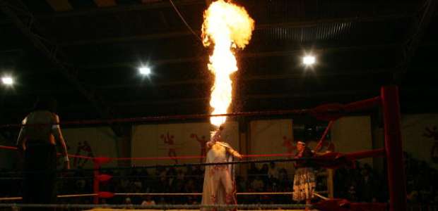 Prenden fuego a luchador Sangre Chicana Jr. en 'pelea ...