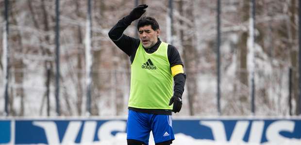 "O futebol argentino está quebrado", denuncia Maradona