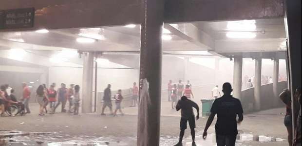 Gás, correria e invasão: tensão no Maracanã antes da final