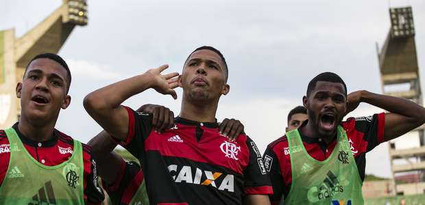 Fla vence Portuguesa e chega à 3ª final da Copinha em 8 anos