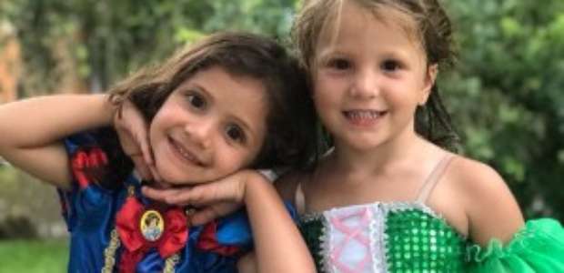 Menino fantasiado de princesa? Pode, mamãe?