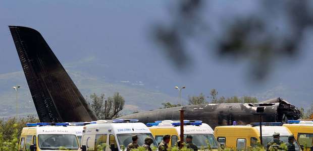 Queda de avião militar na Argélia deixa mais de 250 mortos